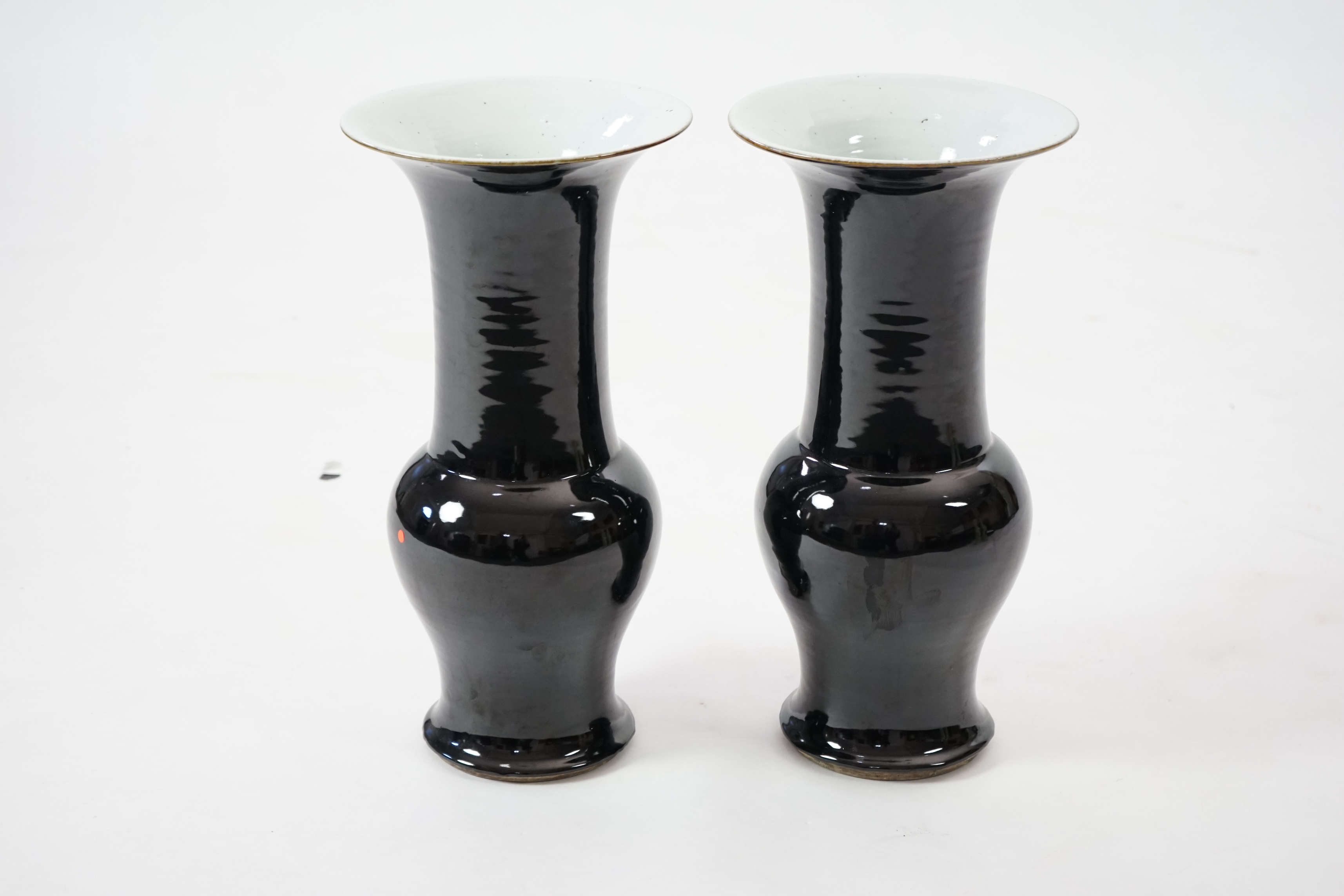 A pair of large Chinese mirror black glazed yen-yen vases, Kangxi period (1662-1722)